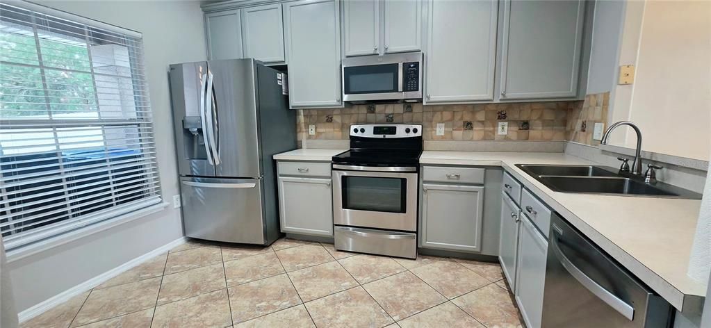En Renta: $2,750 (3 camas, 2 baños, 1657 Pies cuadrados)