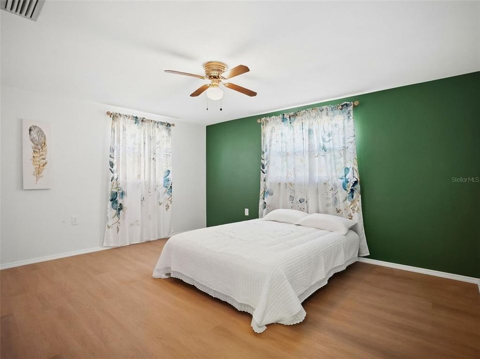 For Sale: $229,900 (2 beds, 1 baths, 1122 Square Feet)