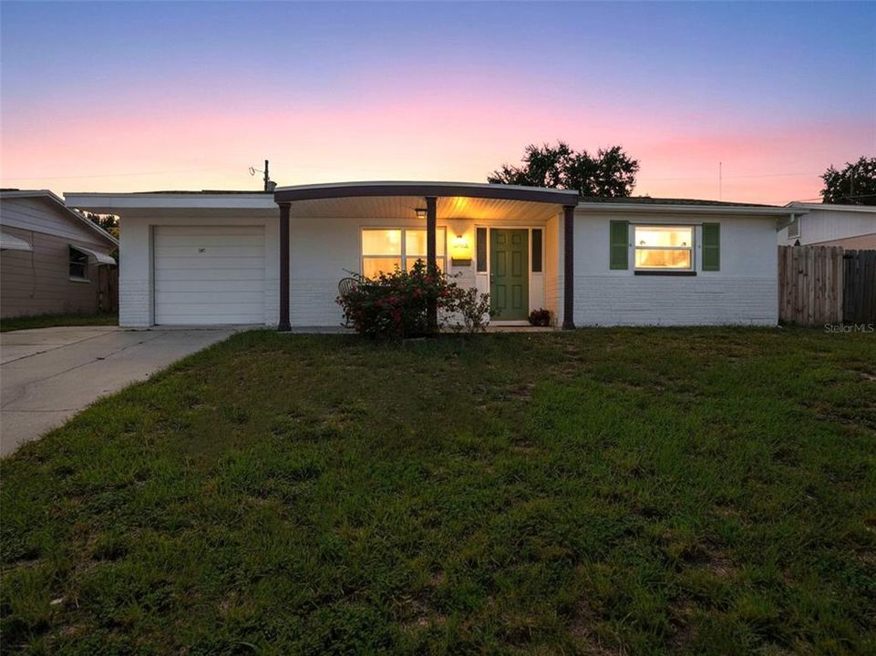 For Sale: $229,900 (2 beds, 1 baths, 1122 Square Feet)