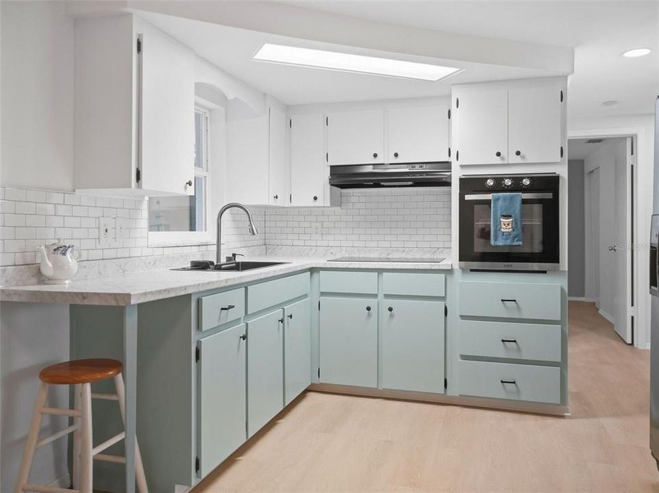 For Sale: $229,900 (2 beds, 1 baths, 1122 Square Feet)