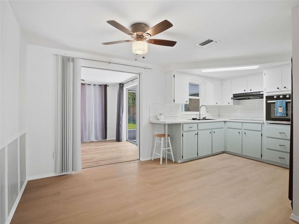For Sale: $229,900 (2 beds, 1 baths, 1122 Square Feet)