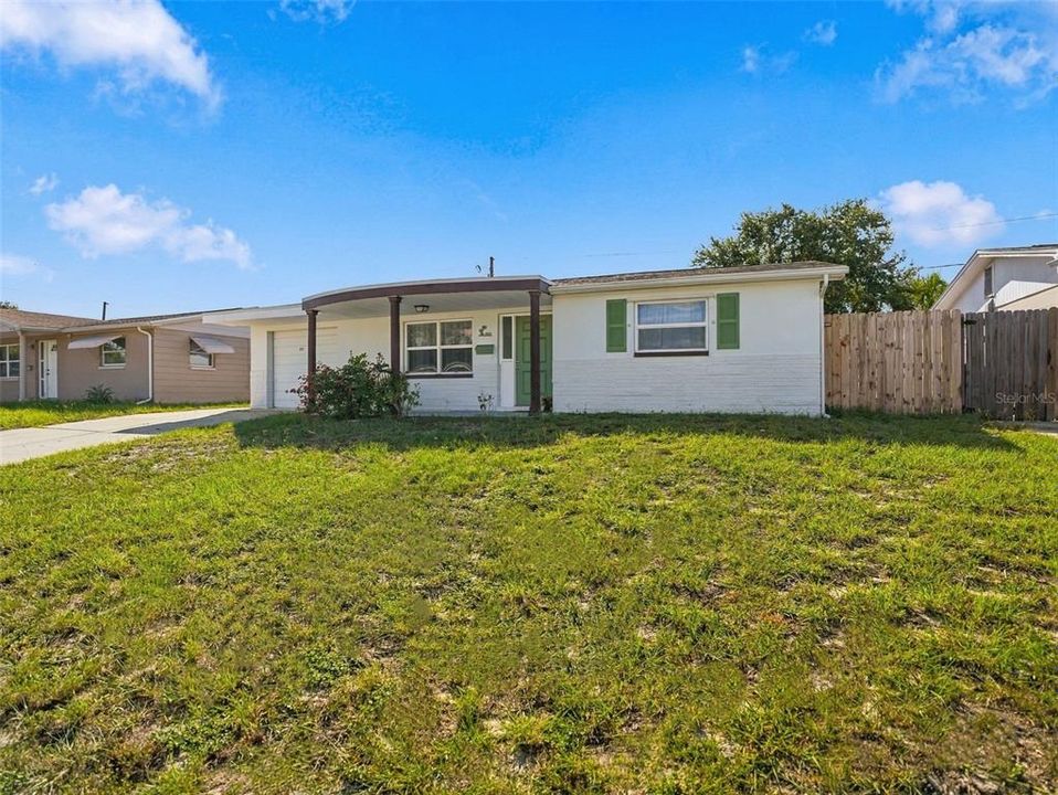 For Sale: $229,900 (2 beds, 1 baths, 1122 Square Feet)