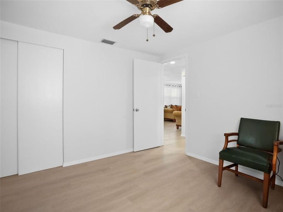 For Sale: $229,900 (2 beds, 1 baths, 1122 Square Feet)