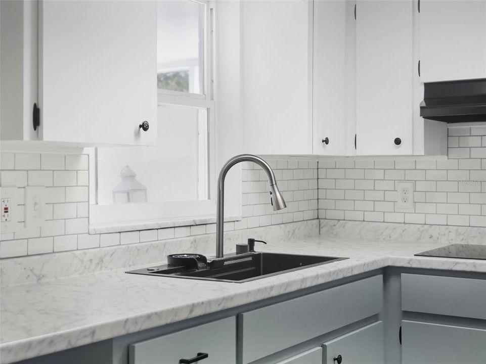 For Sale: $229,900 (2 beds, 1 baths, 1122 Square Feet)