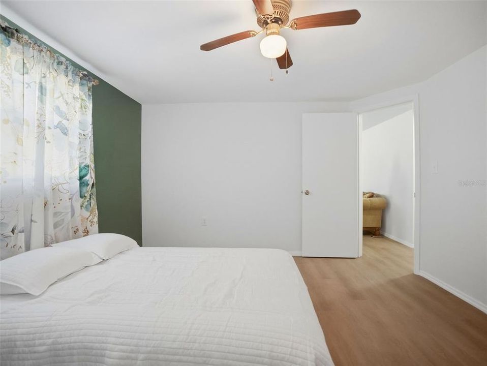 For Sale: $229,900 (2 beds, 1 baths, 1122 Square Feet)