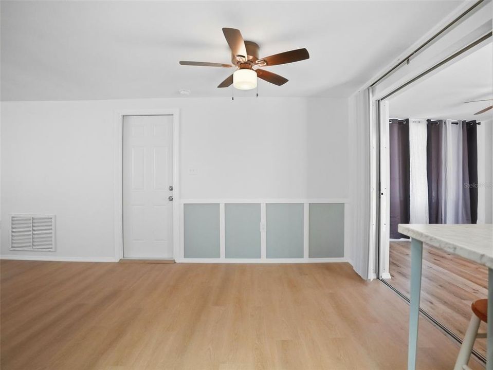 For Sale: $229,900 (2 beds, 1 baths, 1122 Square Feet)
