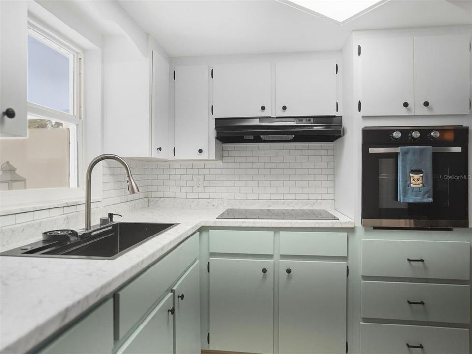 For Sale: $229,900 (2 beds, 1 baths, 1122 Square Feet)