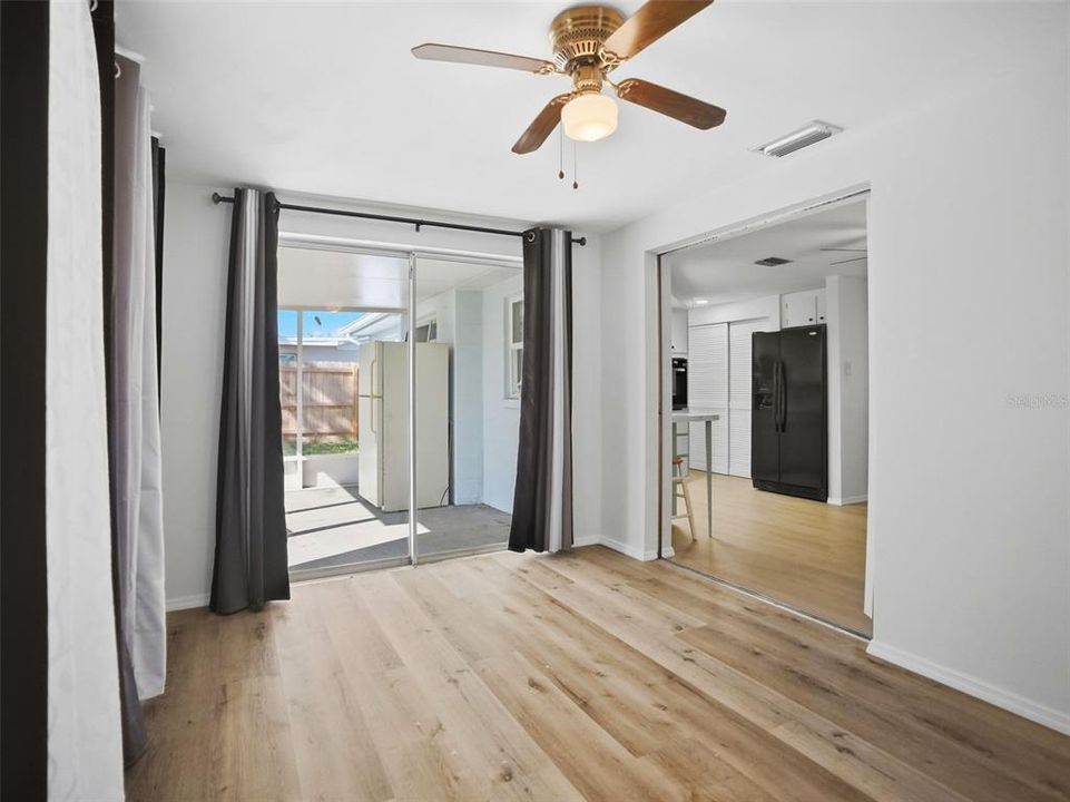 For Sale: $229,900 (2 beds, 1 baths, 1122 Square Feet)