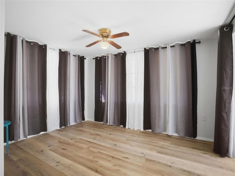 For Sale: $229,900 (2 beds, 1 baths, 1122 Square Feet)