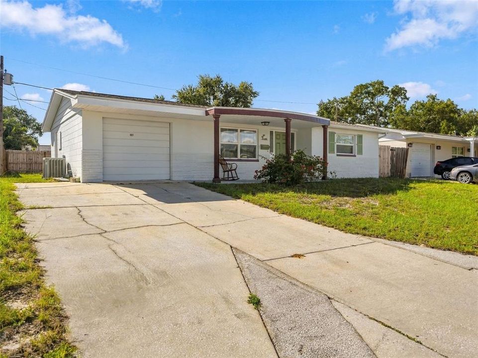 For Sale: $229,900 (2 beds, 1 baths, 1122 Square Feet)
