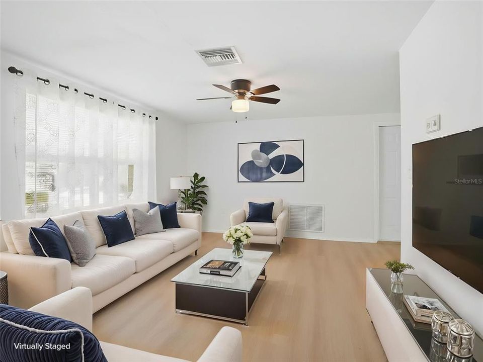 For Sale: $229,900 (2 beds, 1 baths, 1122 Square Feet)