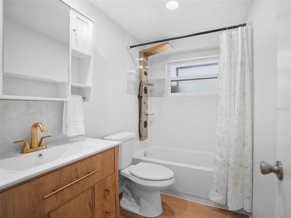 For Sale: $229,900 (2 beds, 1 baths, 1122 Square Feet)