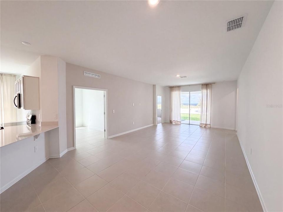 En Venta: $349,000 (5 camas, 3 baños, 2088 Pies cuadrados)