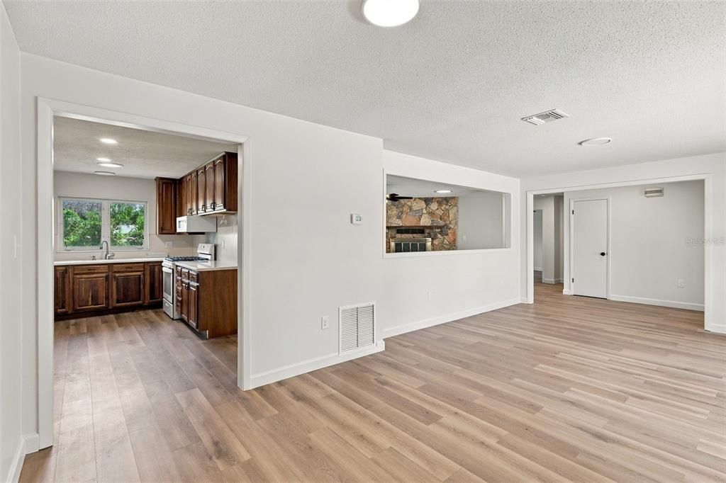 En Venta: $339,900 (3 camas, 2 baños, 1937 Pies cuadrados)