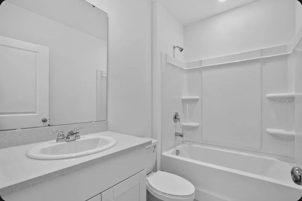 Под контрактом: $289,554 (3 спален, 2 ванн, 1603 Квадратных фут)