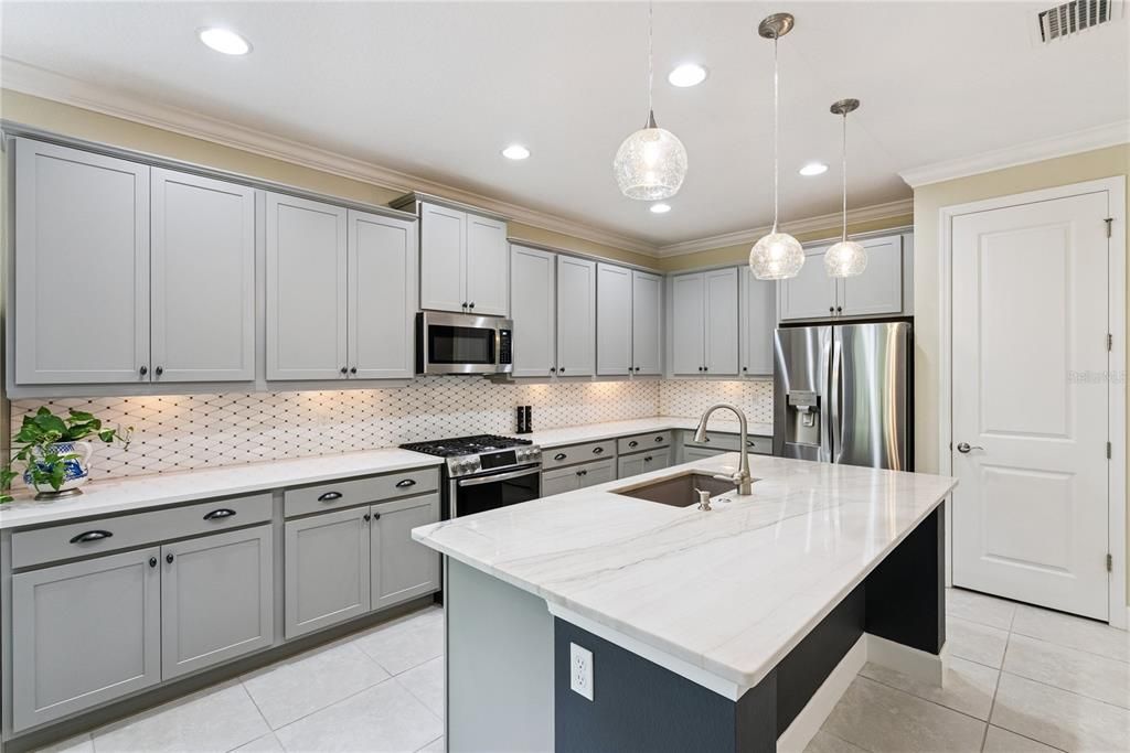 For Rent: $2,500 (3 beds, 3 baths, 2185 Square Feet)