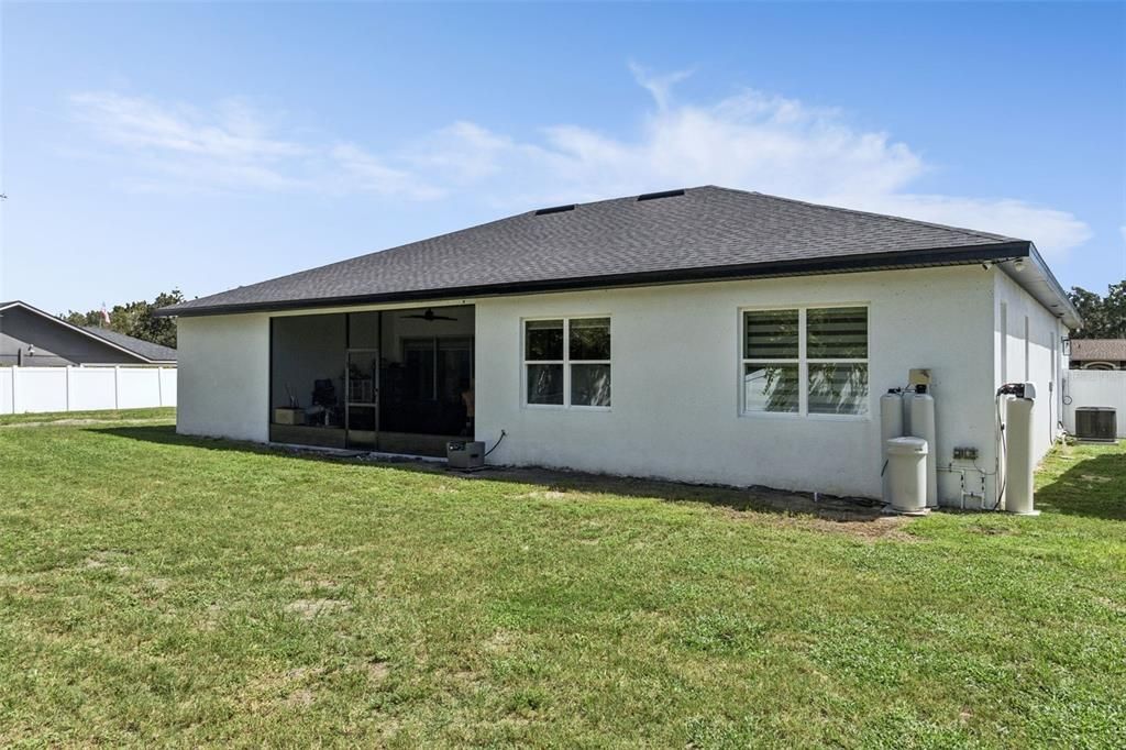 For Sale: $570,000 (4 beds, 3 baths, 2416 Square Feet)