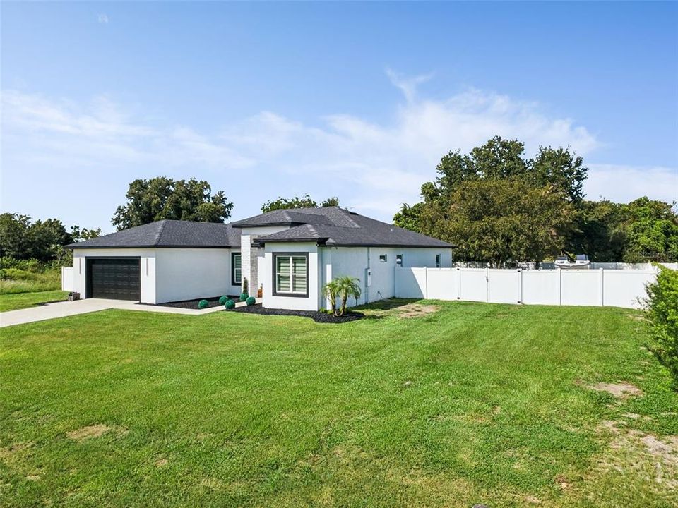 For Sale: $570,000 (4 beds, 3 baths, 2416 Square Feet)