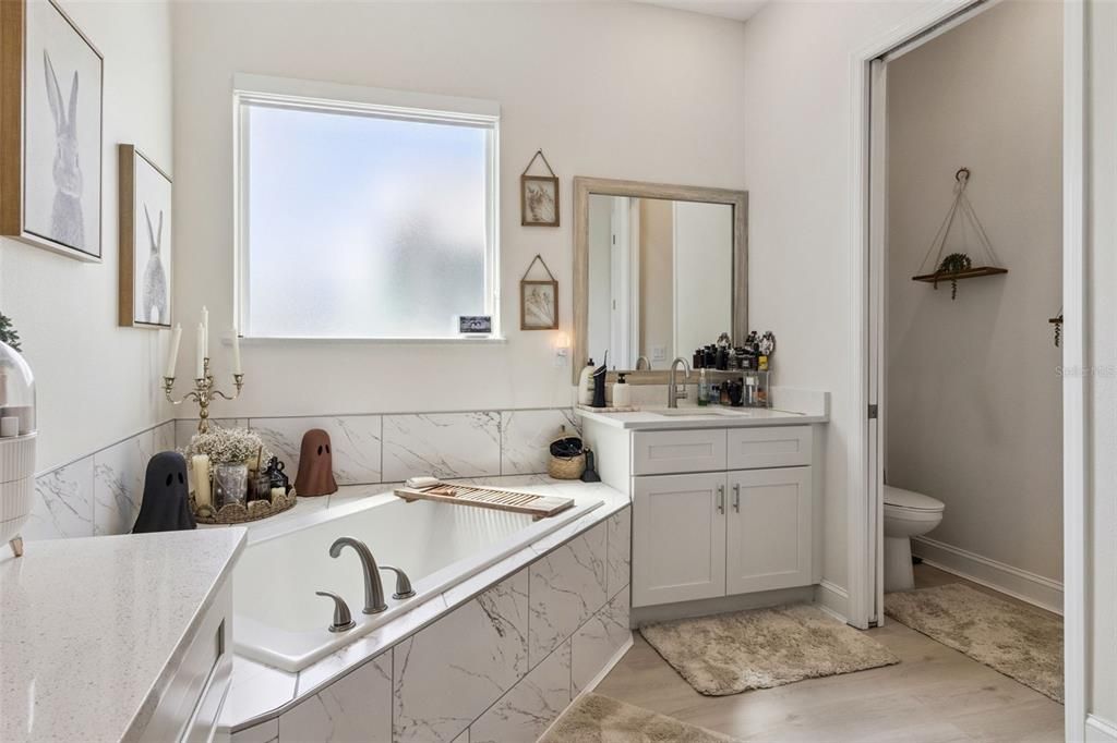 For Sale: $570,000 (4 beds, 3 baths, 2416 Square Feet)
