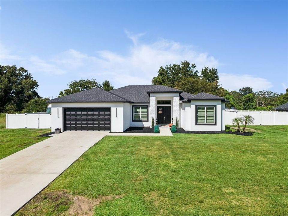 For Sale: $570,000 (4 beds, 3 baths, 2416 Square Feet)