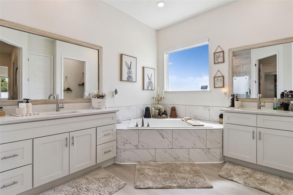For Sale: $570,000 (4 beds, 3 baths, 2416 Square Feet)