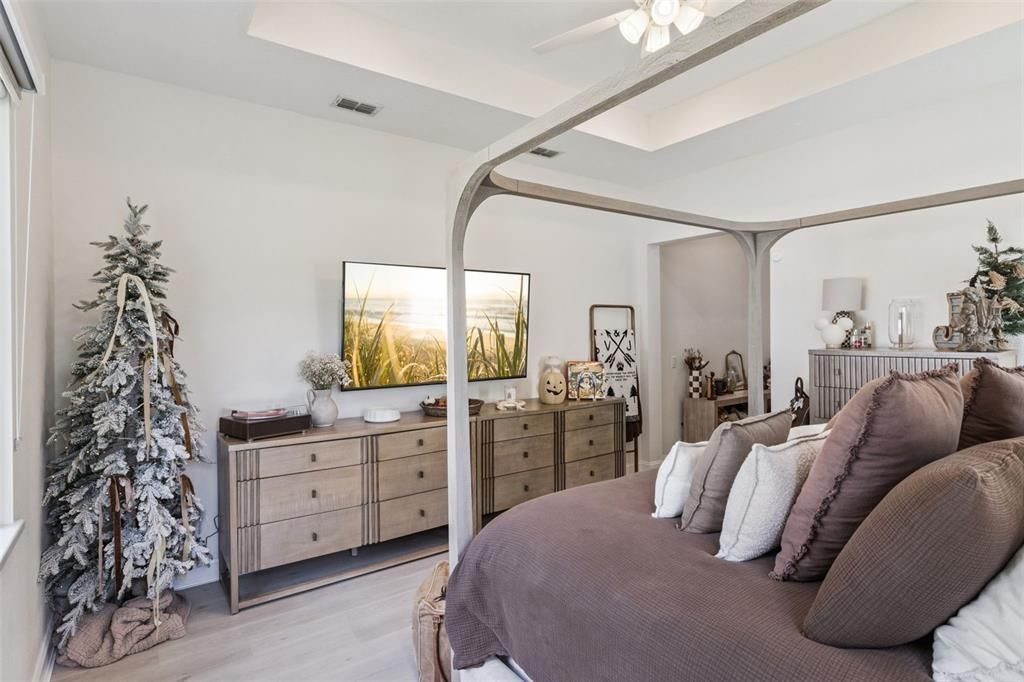 For Sale: $570,000 (4 beds, 3 baths, 2416 Square Feet)