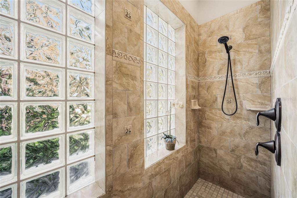 En Venta: $1,500,000 (5 camas, 3 baños, 4924 Pies cuadrados)