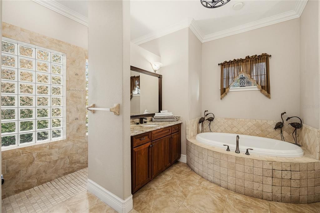 En Venta: $1,500,000 (5 camas, 3 baños, 4924 Pies cuadrados)