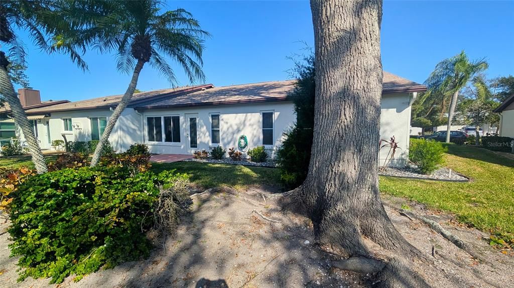 For Sale: $239,000 (2 beds, 2 baths, 1384 Square Feet)
