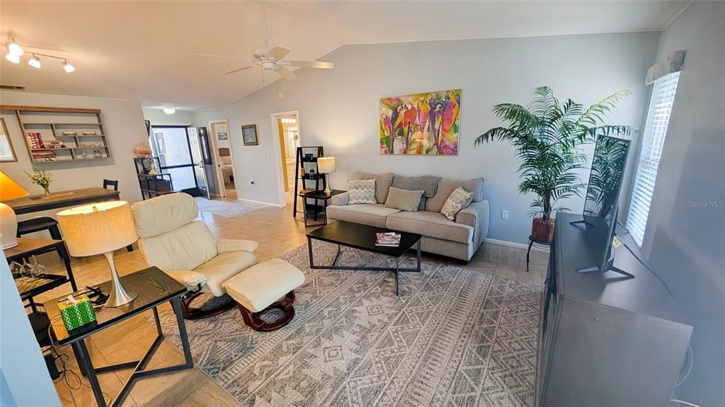 For Sale: $239,000 (2 beds, 2 baths, 1384 Square Feet)