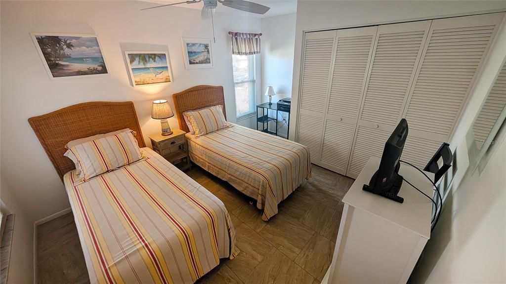 For Sale: $239,000 (2 beds, 2 baths, 1384 Square Feet)