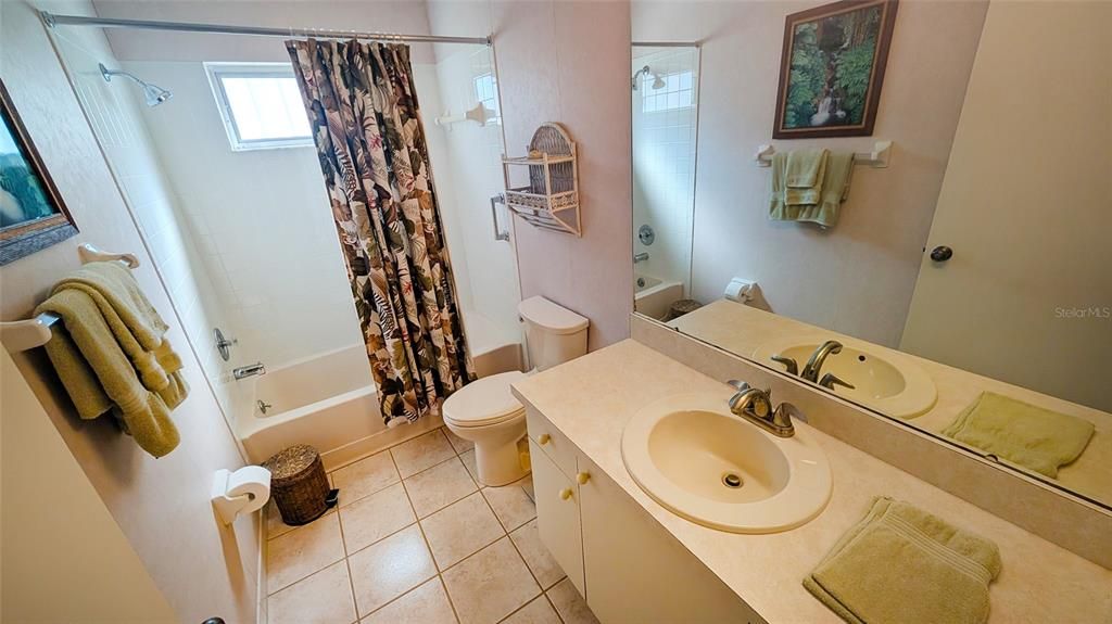 For Sale: $239,000 (2 beds, 2 baths, 1384 Square Feet)