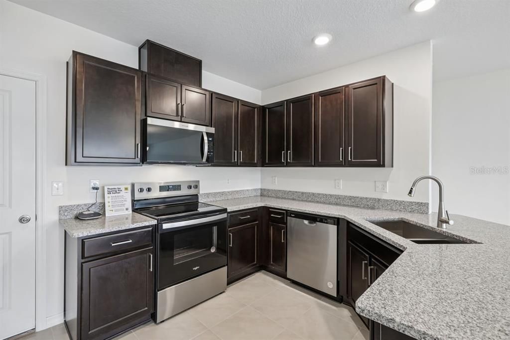 For Sale: $225,320 (3 beds, 2 baths, 1557 Square Feet)