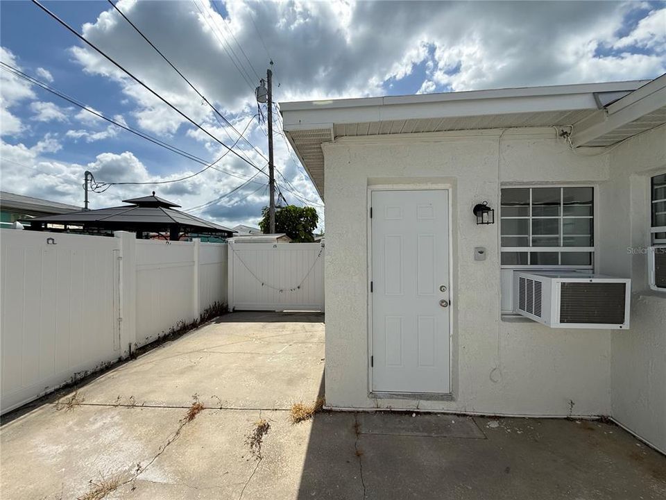For Rent: $2,000 (1 beds, 1 baths, 646 Square Feet)