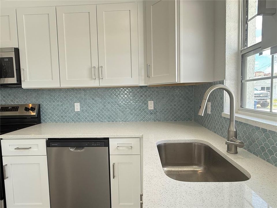 For Rent: $2,000 (1 beds, 1 baths, 646 Square Feet)