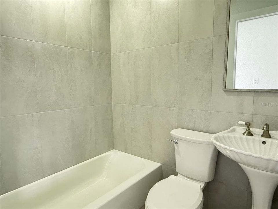 For Rent: $2,000 (1 beds, 1 baths, 646 Square Feet)