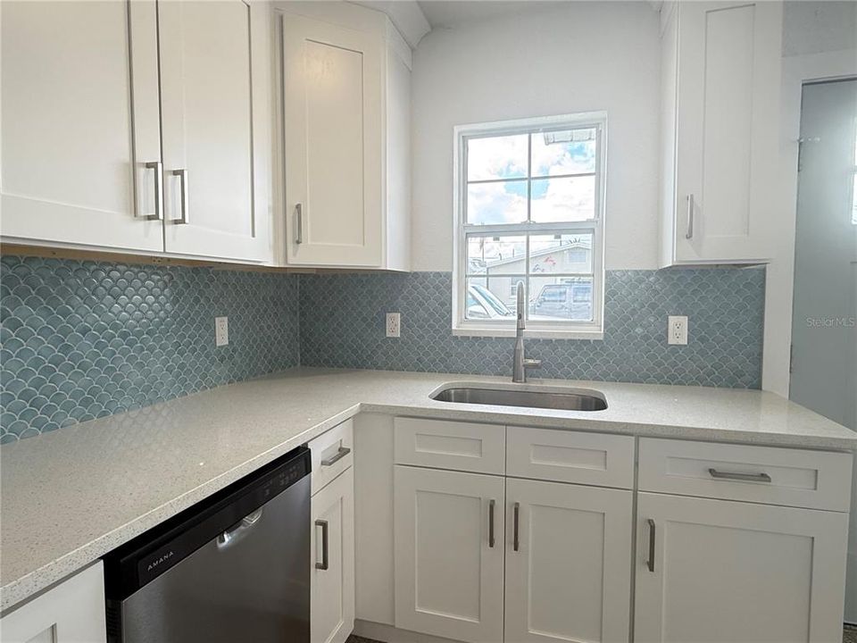 For Rent: $2,000 (1 beds, 1 baths, 646 Square Feet)