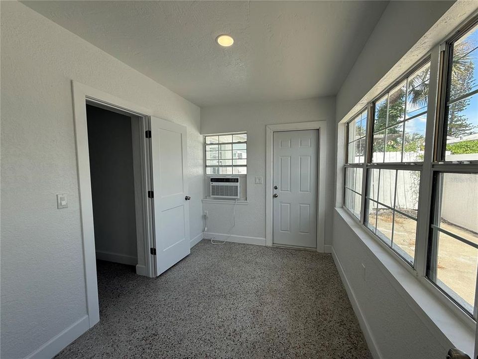 For Rent: $2,000 (1 beds, 1 baths, 646 Square Feet)