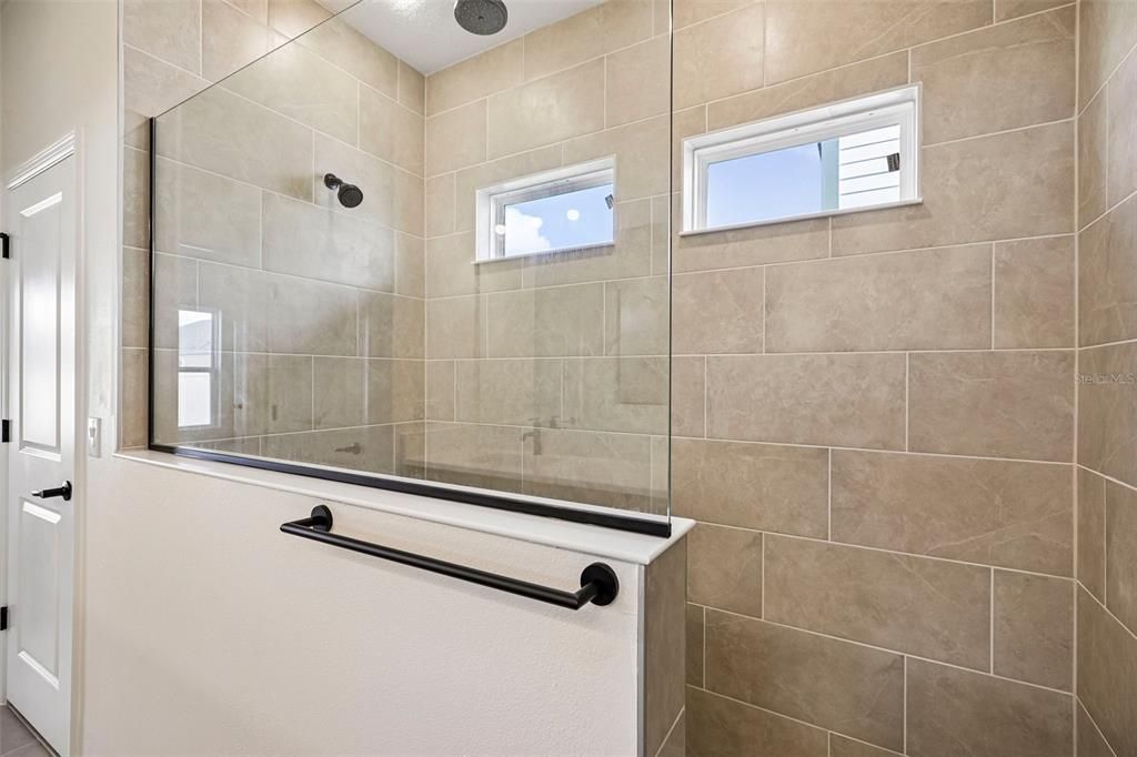 En Venta: $490,000 (4 camas, 3 baños, 2825 Pies cuadrados)