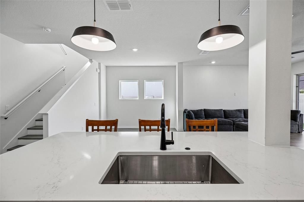 En Venta: $490,000 (4 camas, 3 baños, 2825 Pies cuadrados)