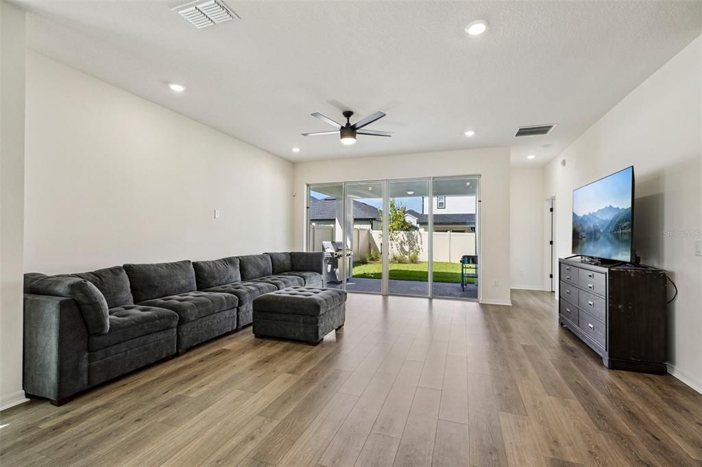 En Venta: $490,000 (4 camas, 3 baños, 2825 Pies cuadrados)