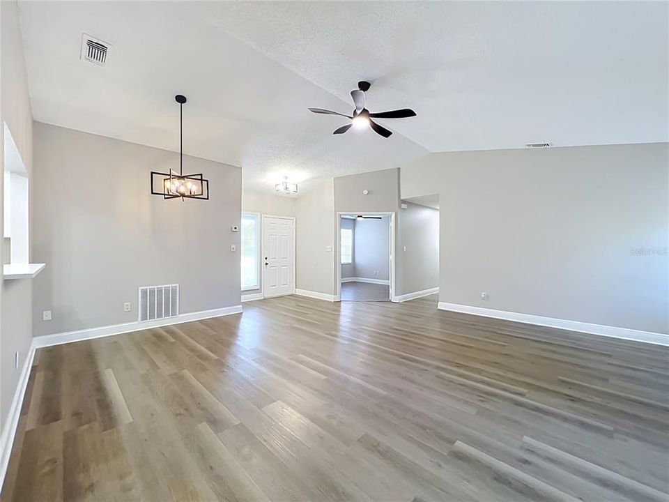 For Sale: $359,900 (3 beds, 2 baths, 1340 Square Feet)