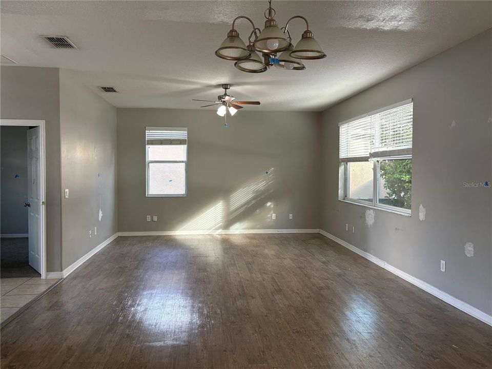 En Venta: $319,900 (5 camas, 3 baños, 2256 Pies cuadrados)