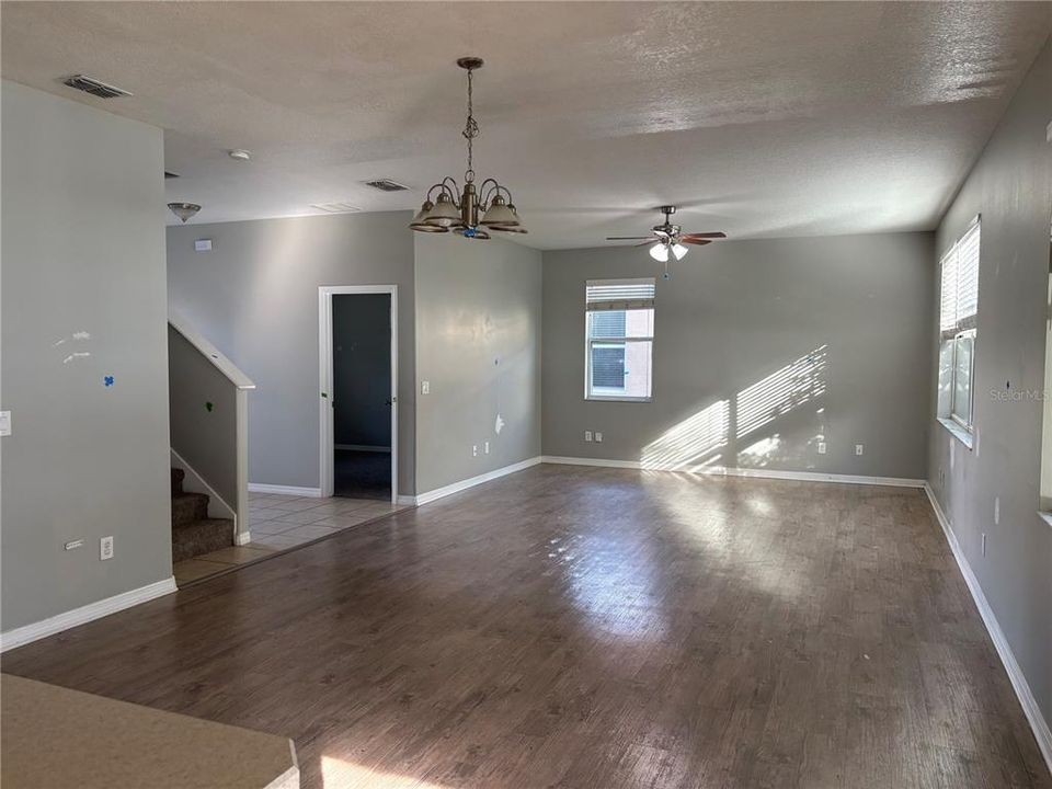 En Venta: $319,900 (5 camas, 3 baños, 2256 Pies cuadrados)