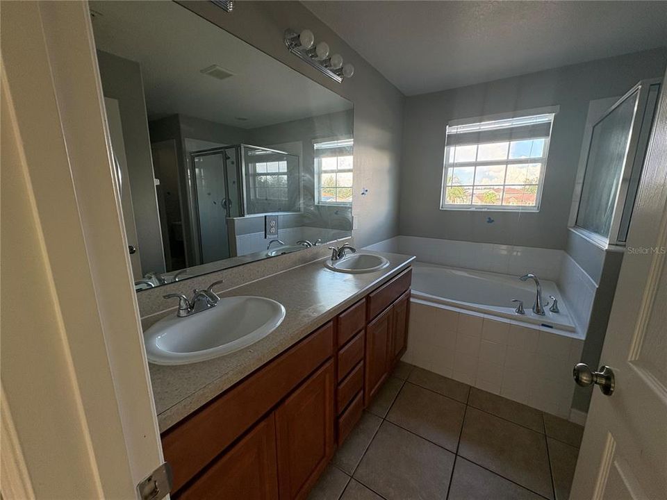 En Venta: $319,900 (5 camas, 3 baños, 2256 Pies cuadrados)