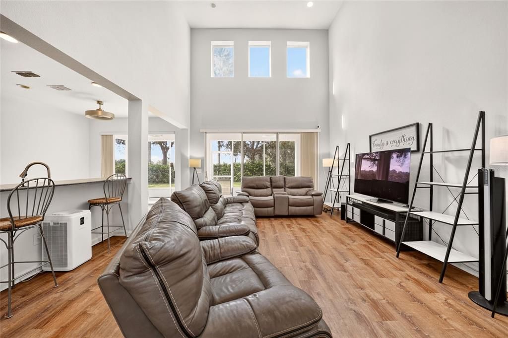 For Sale: $349,900 (4 beds, 2 baths, 2386 Square Feet)