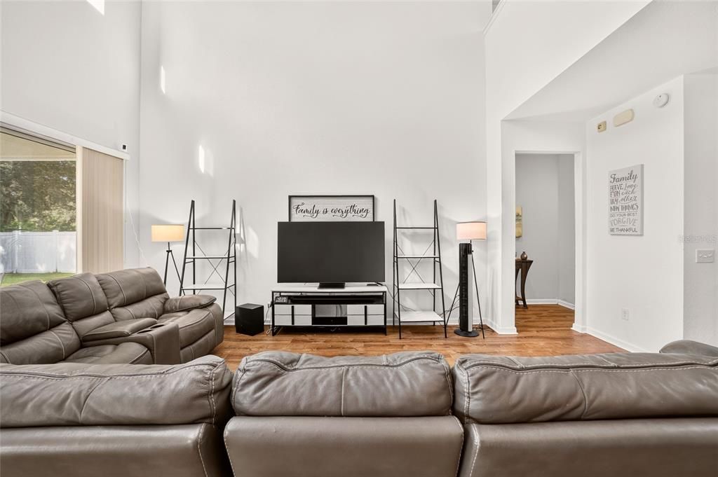 For Sale: $349,900 (4 beds, 2 baths, 2386 Square Feet)