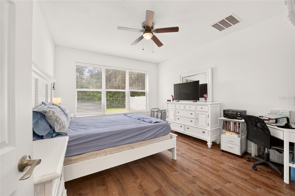 For Sale: $349,900 (4 beds, 2 baths, 2386 Square Feet)
