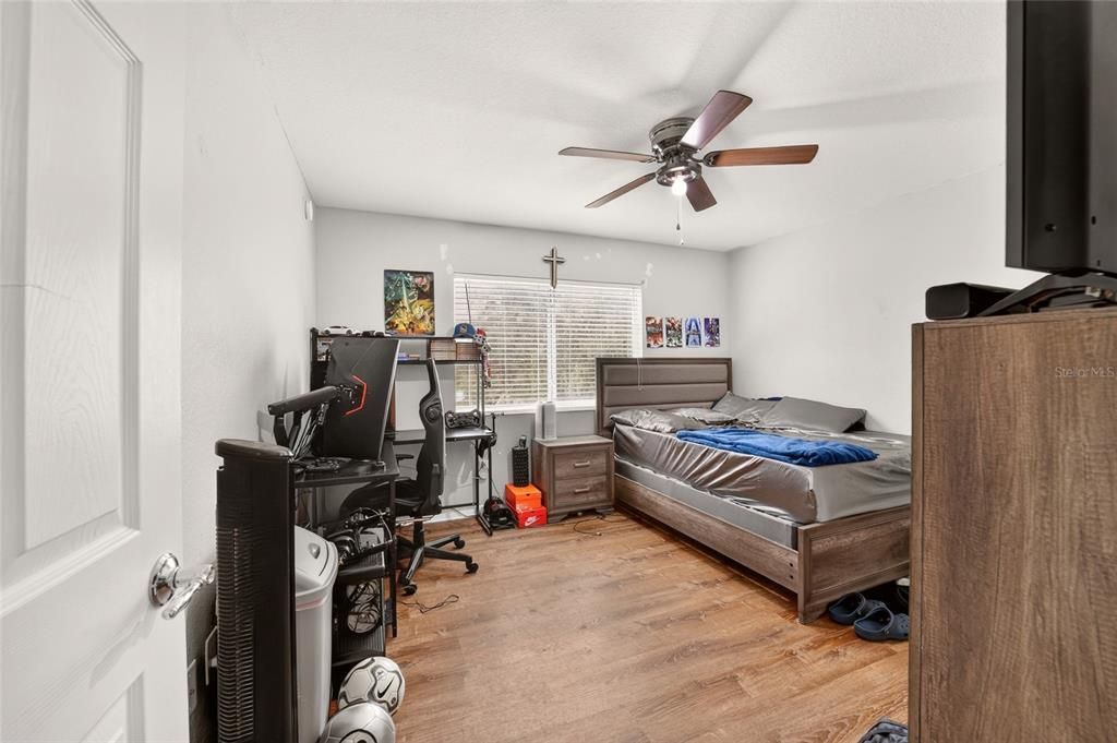 For Sale: $349,900 (4 beds, 2 baths, 2386 Square Feet)