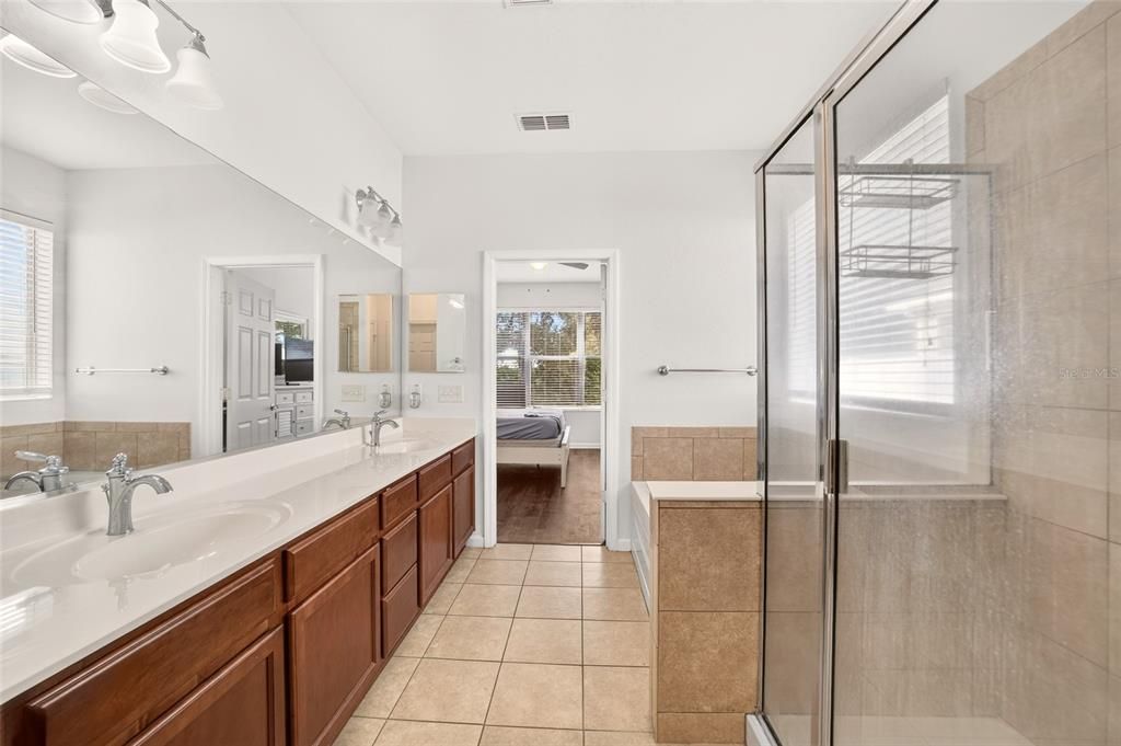 For Sale: $349,900 (4 beds, 2 baths, 2386 Square Feet)